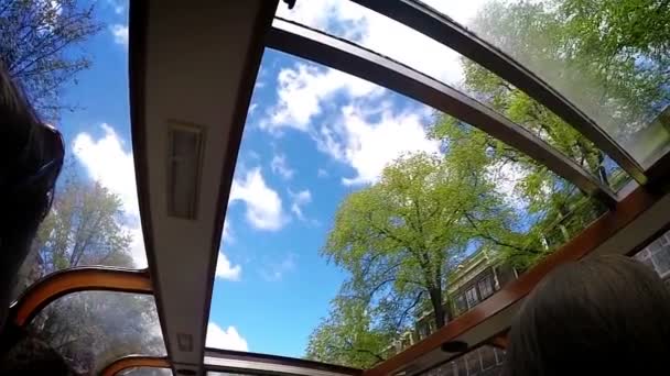 Canais de Amesterdão de barco teto solar — Vídeo de Stock