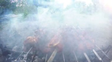 Şaşlık veya shashlyk - Ulusal Caucasus özgün et hazırlık çanak