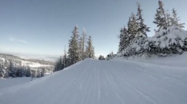 Kayakçı hill tarafından aşağı gitmek