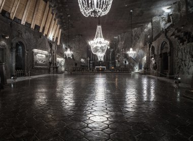 Wieliczka Salt Mine yeraltı St. Kinga Şapel 101 metre