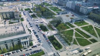 Varşova şehir merkezi yukarıdan sokakta havadan görünümü