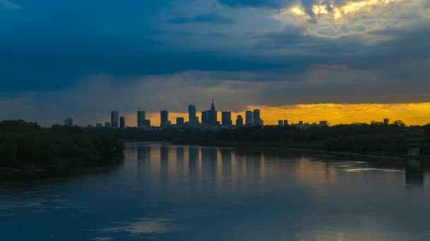 Timelapse con el paisaje urbano de Varsovia — Vídeos de Stock