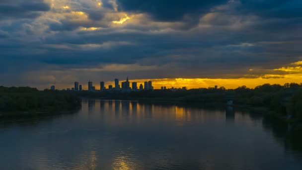 Timelapse con el paisaje urbano de Varsovia — Vídeo de stock