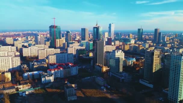 Vista de edificios de la ciudad o rascacielos — Vídeos de Stock