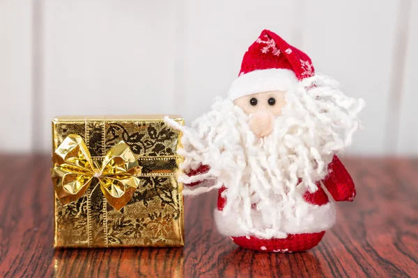 Santa Claus o Padre Frost con caja de regalo o regalo —  Fotos de Stock