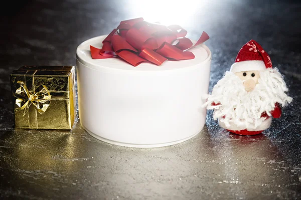 Santa Claus nebo Mrazík s dárkové krabice nebo dárky — Stock fotografie