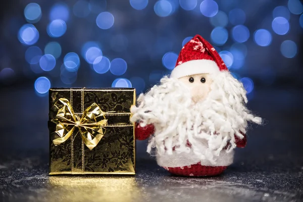 Santa Claus o Padre Frost con caja de regalo o regalo — Foto de Stock