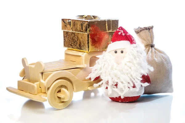 Santa Claus con coche de madera, caja de regalo y saco — Foto de Stock