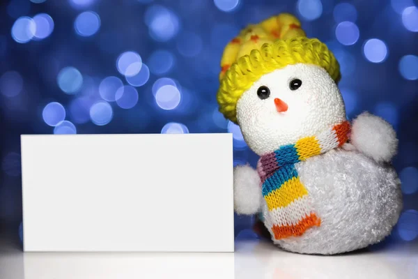 Noel kardan adam oyuncak beyaz boş kartı ile — Stok fotoğraf
