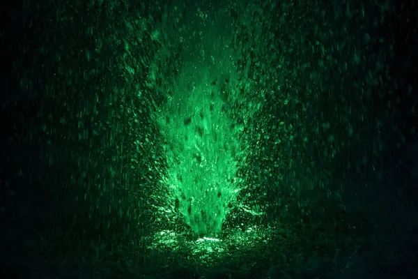 Bunte Fontäne spritzt hellgrüne Farbe — Stockfoto
