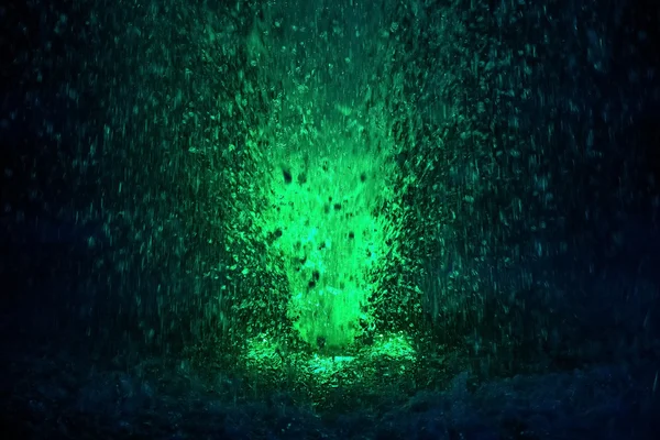 彩色喷泉溅浅绿色的颜色 — 图库照片