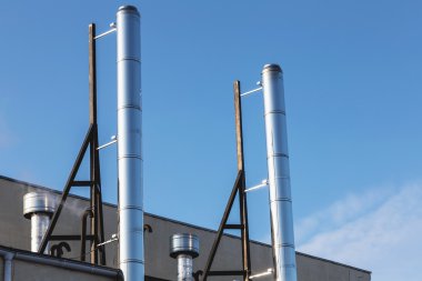 Borular çatıda duman