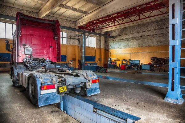 Truck or lorry repair shop service — Stock Photo, Image