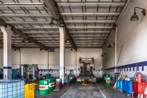 Truck or lorry repair shop service — Stock Photo, Image