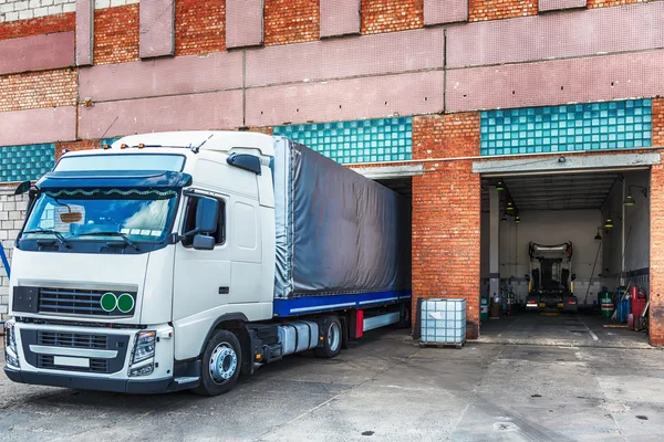 Service d'atelier de réparation de camions ou de camions — Photo