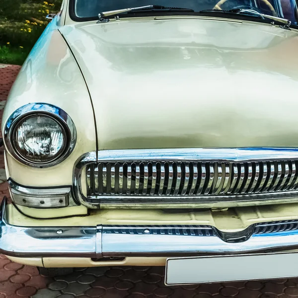 Eski retro veya vintage araba ön yüzü — Stok fotoğraf