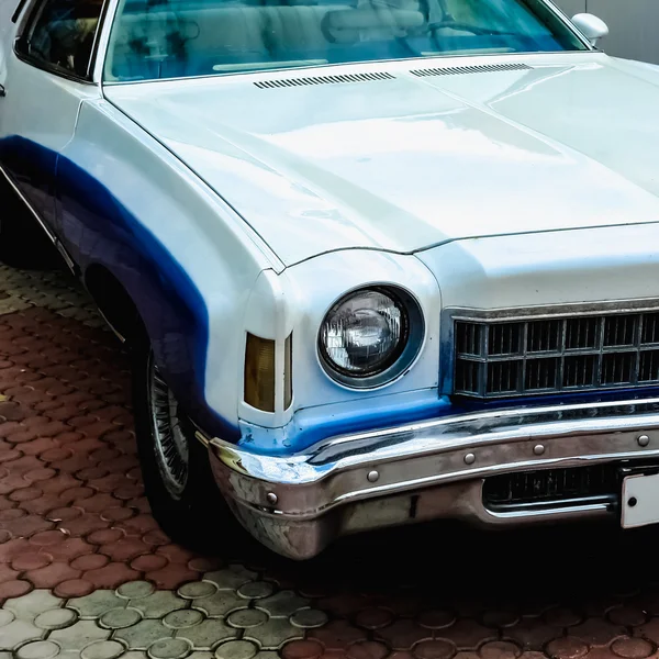 Staré retro a vintage auto přední strana — Stock fotografie