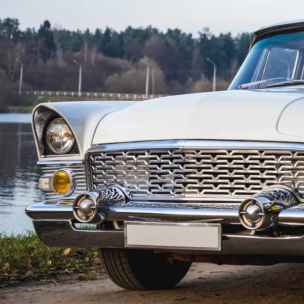 Alte Retro- oder Oldtimer-Frontseite — Stockfoto