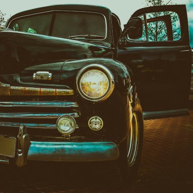 Eski retro veya vintage araba ön yüzü. Vintage etkisi işleme