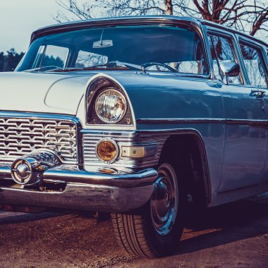 Eski retro veya vintage araba ön yüzü. Vintage etkisi işleme