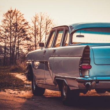 Eski retro veya vintage araba arka yüzüne. Vintage etkisi işleme