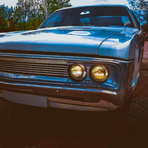 Eski retro veya vintage araba ön yüzü. Vintage etkisi işleme — Stok fotoğraf