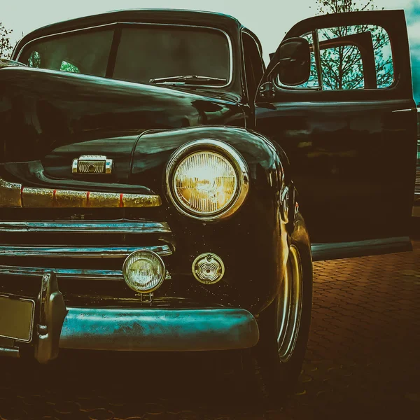 Alte Retro- oder Oldtimer-Frontseite. Verarbeitung von Vintage-Effekt — Stockfoto