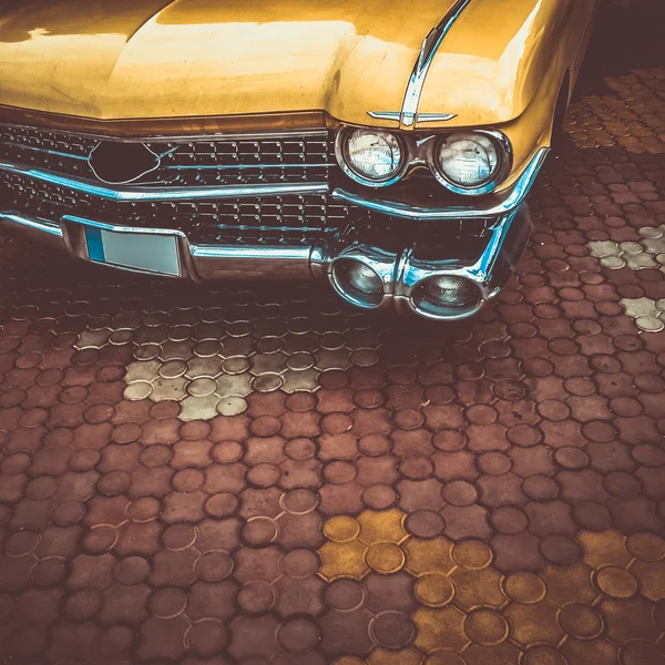 Oude retro of vintage auto voorzijde. Vintage effect verwerking — Stockfoto