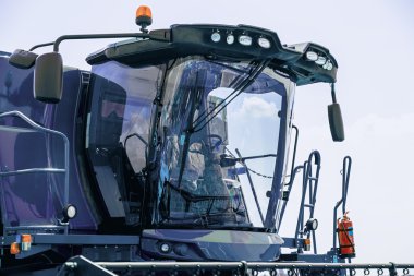 Birleştirme hasat şoför kabini