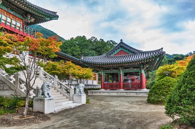 Geleneksel mimari yapı tapınak içinde Korea