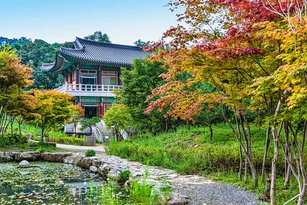 Traditionell arkitektur gamla byggnaden templet i Korea — Stockfoto