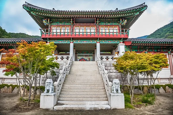 Traditionell arkitektur gamla byggnaden palace i Korea — Stockfoto