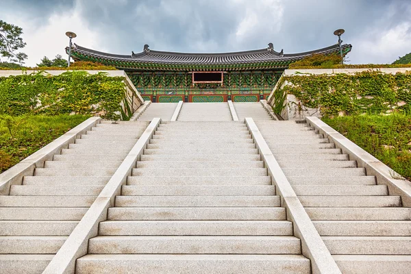 Traditionell arkitektur gamla byggnaden palace i Korea — Stockfoto