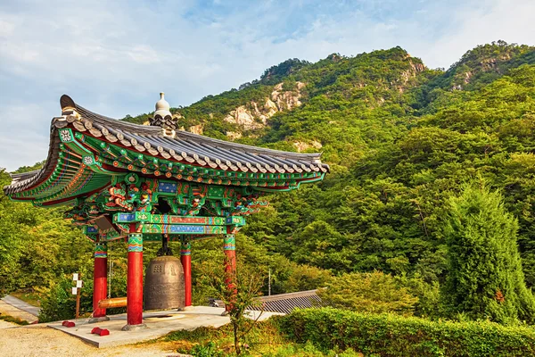 在韩国的修道院佛教和尚贝尔 — 图库照片