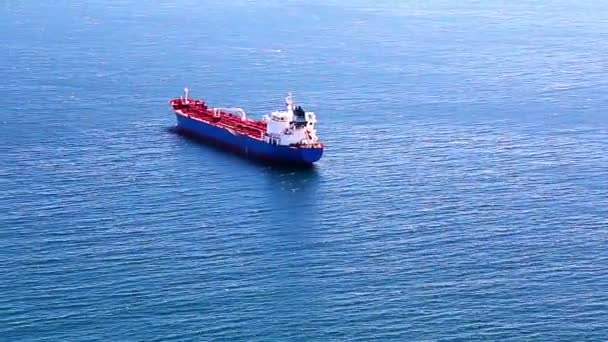 Nave container vuota nell'oceano Atlantico aperto — Video Stock