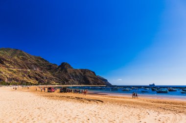 Beach Las Teresitas sarı kum ile