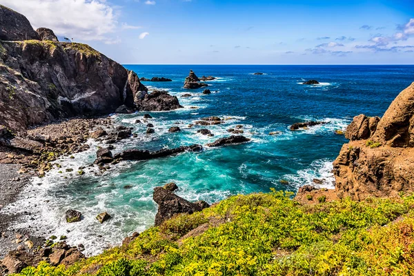 Côte de l'océan avec roche — Photo