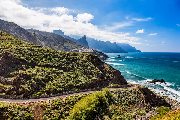 Estrada perto da costa do oceano Atlântico — Fotografia de Stock