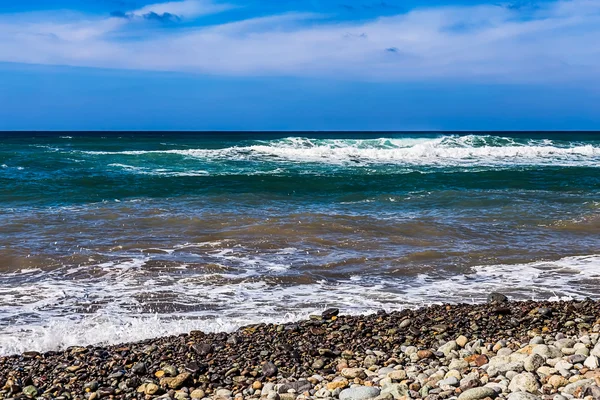 Wild stone beach on coast of Atlantic ocean — Stock Photo, Image