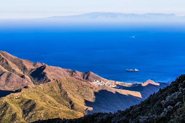 Het schip in de baai — Stockfoto