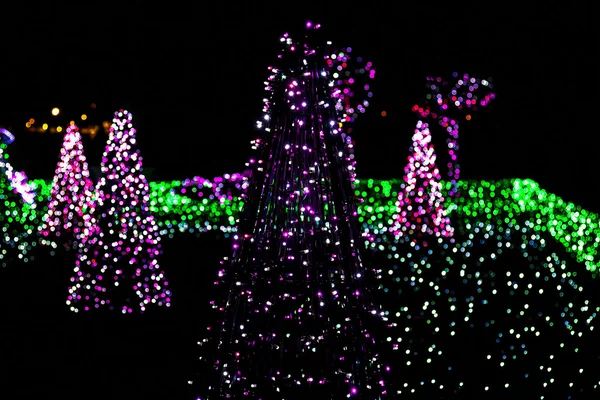 Lumières de Noël et construction de l'arbre de Noël — Photo