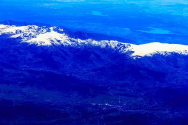Kayalık dağ havadan görünümü