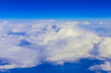 Bulutların üstünde gökyüzü görüntüleyin