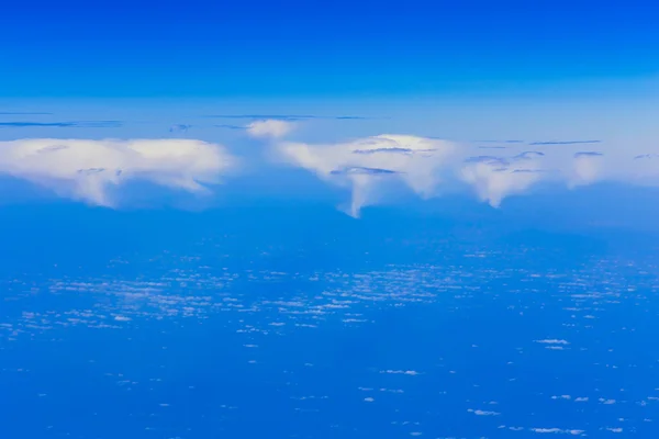 Blick auf den Himmel über Wolken — Stockfoto