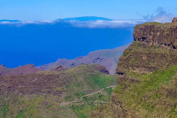 İspanya Tenerife adasında dağlar