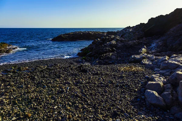 Costa de piedra o orilla del océano Atlántico — Foto de Stock