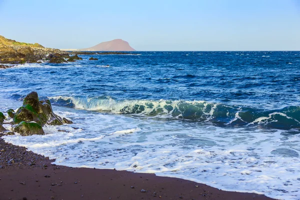 Costa de piedra o orilla del océano Atlántico — Foto de Stock