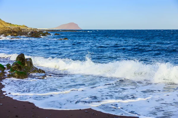 Costa di pietra o riva dell'oceano Atlantico — Foto Stock