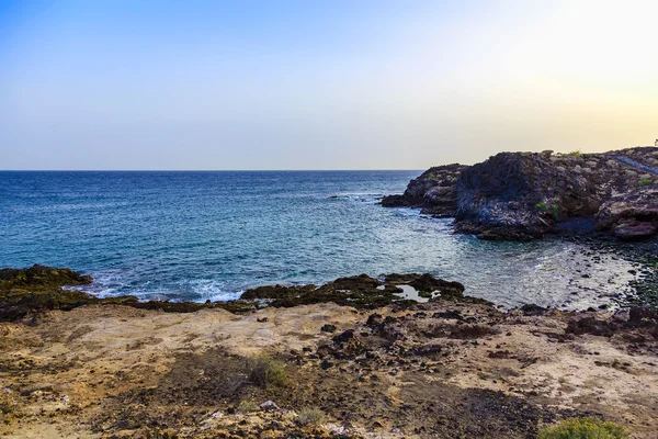 Costa de piedra o orilla del océano Atlántico — Foto de Stock