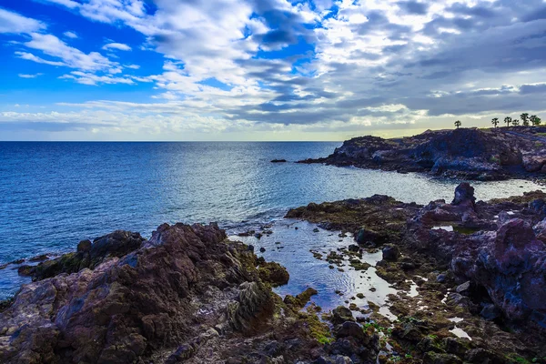 Costa di pietra o riva dell'oceano Atlantico — Foto Stock